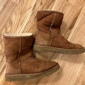 UGG Classic Short II Chestnut Suede size 7